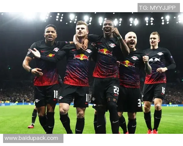 代尔足球明星的崛起与挑战：从青涩少年到赛场传奇的成长之路