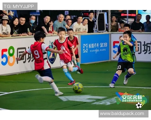 假扮足球明星视频连线挑战赛引发热潮网友纷纷参与互动乐趣无穷 假扮足球明星视频连线挑战赛引发热潮网友纷纷参与互动乐趣无穷